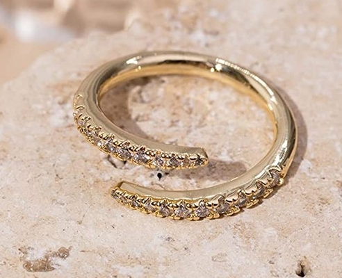 14K покрытый золотом кубический цирконий открытый скруток Eternity Band Ring ECO Friendly