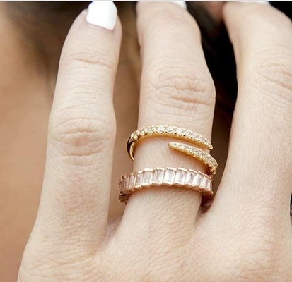 14K покрытый золотом кубический цирконий открытый скруток Eternity Band Ring ECO Friendly