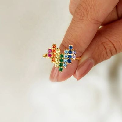 Свадебное обручальное кольцо в 18K золото с милым дизайном в форме сердца и радугой