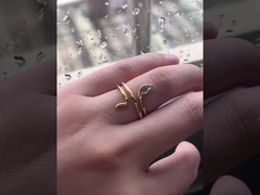 Изготовлено из чистого серебра 925 пробы, этот дизайн обеспечивает исключительный блеск и безопасен для кожи.